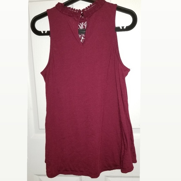 Ladies keyhole back top - Picture 3 of 5